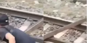 Blokade Rel Kereta Api - Warga Bandar Lampung Tuntut Ganti Rugi