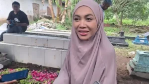 Denada Tak Hadir Pemakaman Ibu - Alasan & Fakta Lengkapnya