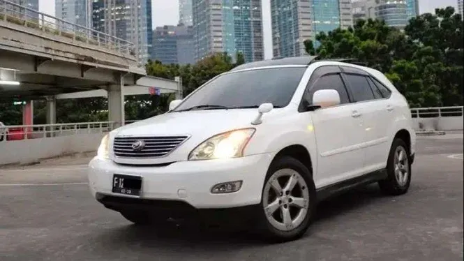 Hemat BBM: Bahlil Lahadalia Batasi Isi Mobil 50 Liter Per Hari