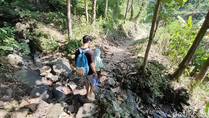 Pemakaman Prajurit TNI Farizal: Penghormatan Terakhir di Kulon Progo