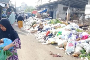 Volume Sampah Melonjak, Pasukan Kuning Batang Siaga!