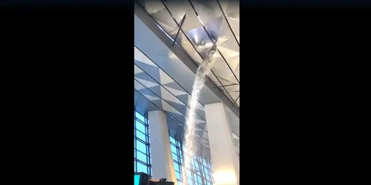 Atap Terminal 3 Bandara Soekarno-Hatta Jebol Akibat Badai 2026