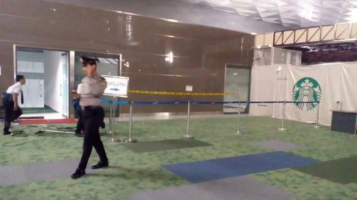 Atap Terminal 3 Bandara Soetta Ambruk, InJourney Sampaikan Permohonan Maaf