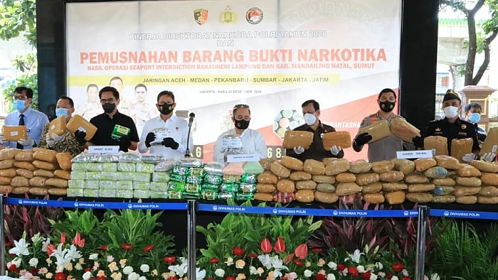 Bandar narkoba The Doctor tiba di Bareskrim Polri