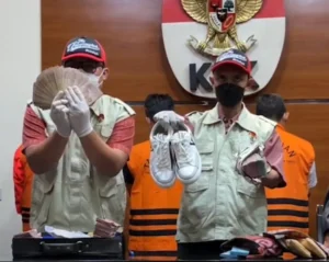 Bukti Pemerasan Bupati Tulungagung: Sepatu LV dan Uang 335,5 Juta