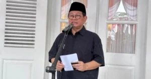 Harga plastik melonjak, Pramono Anung imbau warga tetap tenang