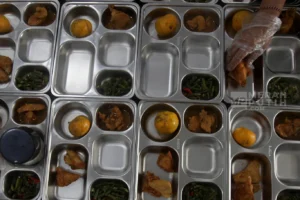 Penyaluran Makan Bergizi Gratis 5 Hari Hemat Rp 20 Triliun