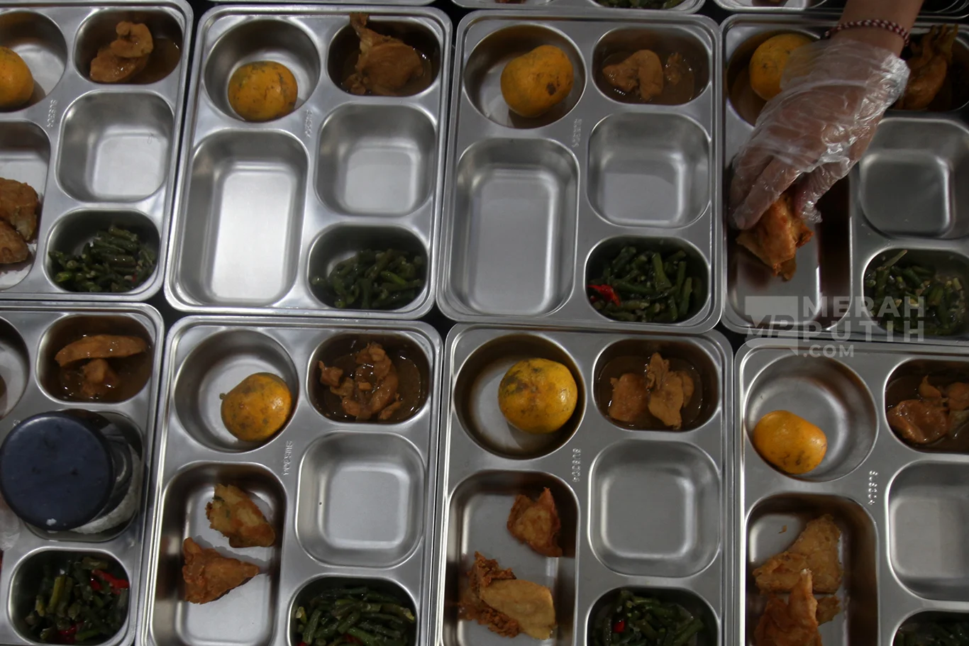 Penyaluran Makan Bergizi Gratis 5 Hari Hemat Rp 20 Triliun