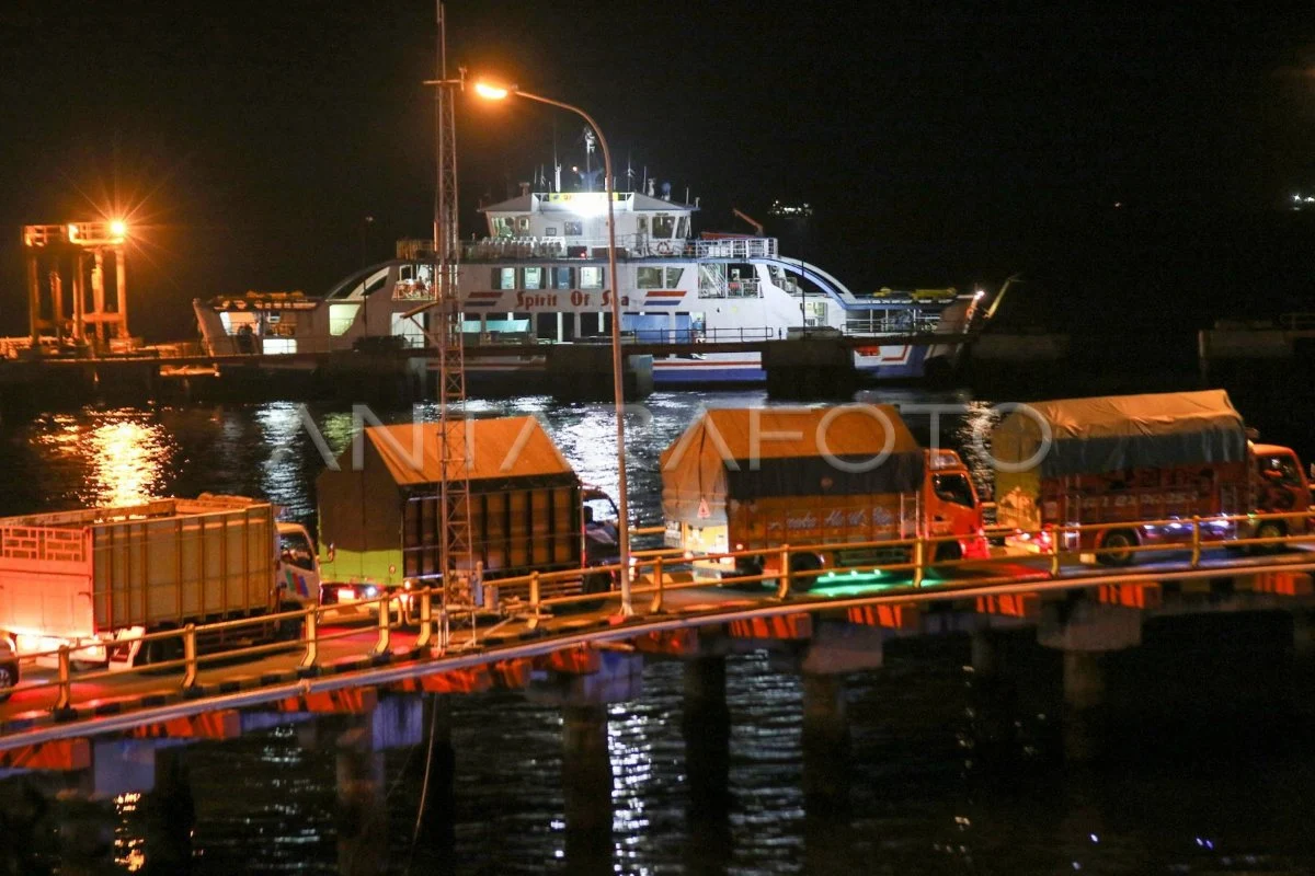 Truk Logistik Padati Pelabuhan Ketapang, ASDP Terapkan Pola TBB